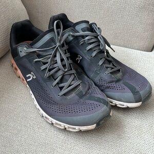 ON CLOUD cloudflow running athletic training lace up shoes Woman Size 10